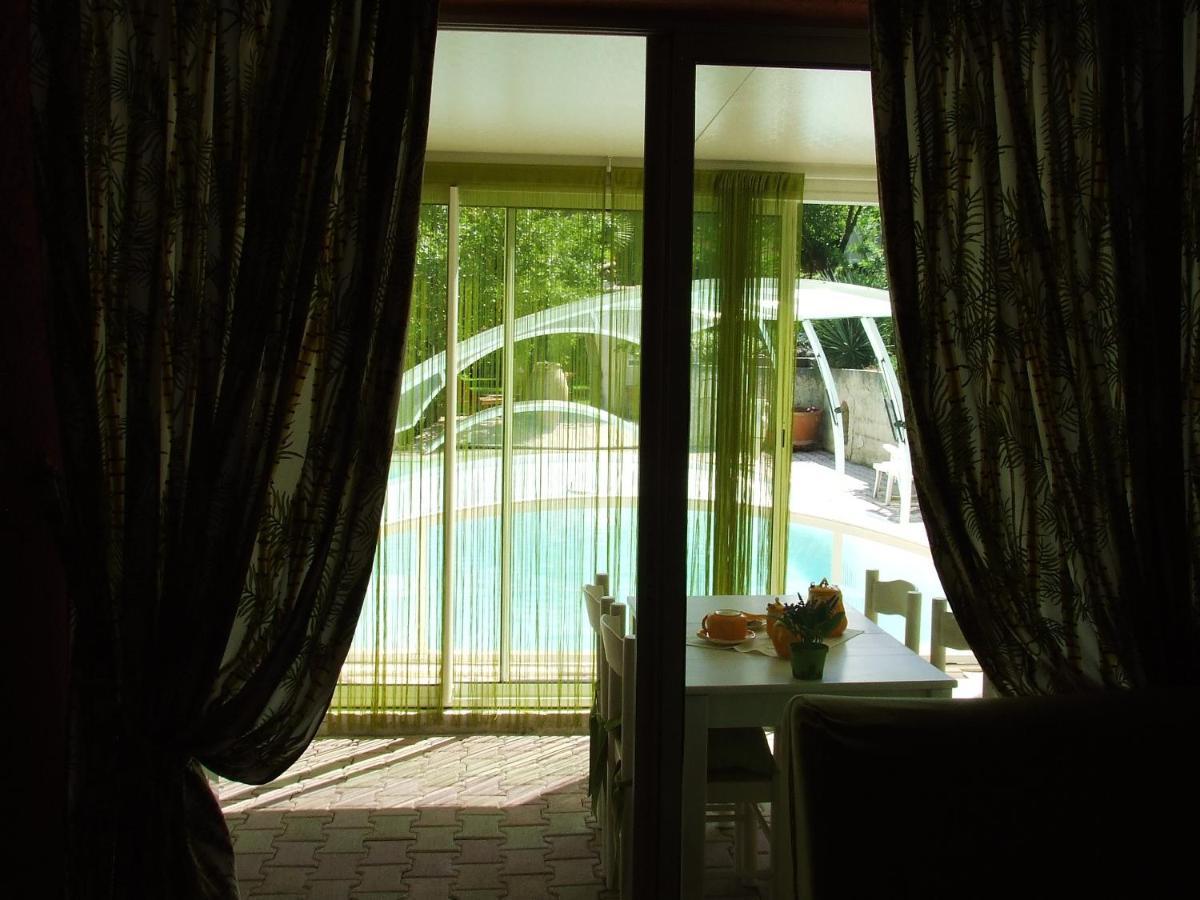 Bed and Breakfast Lou Pin Dou Papet Roquevaire Zimmer foto