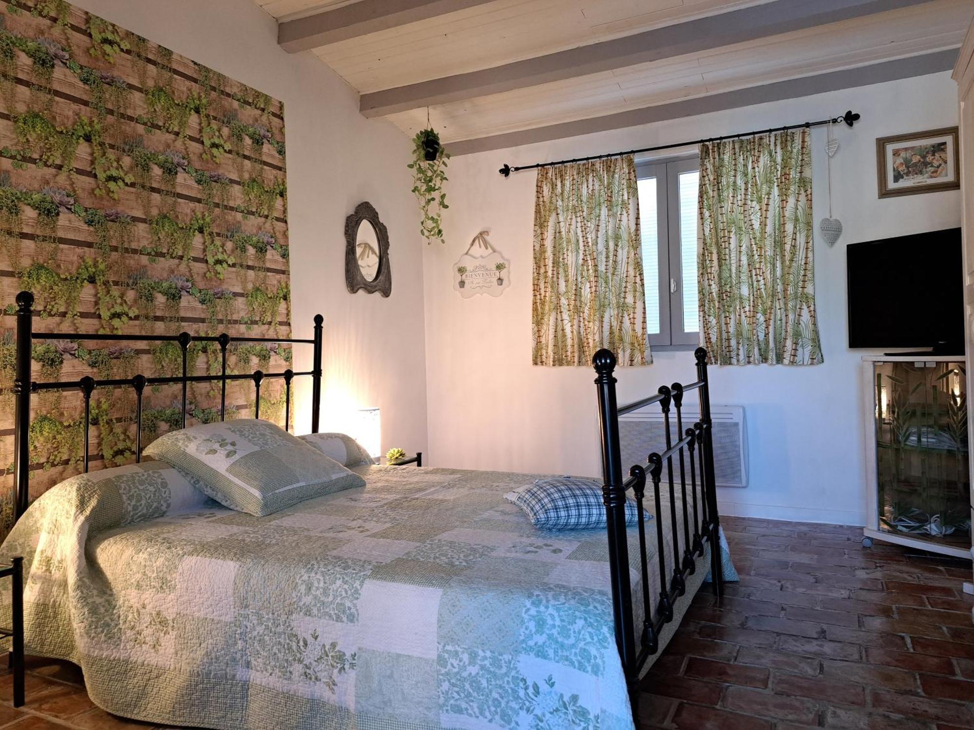 Bed and Breakfast Lou Pin Dou Papet Roquevaire Zimmer foto